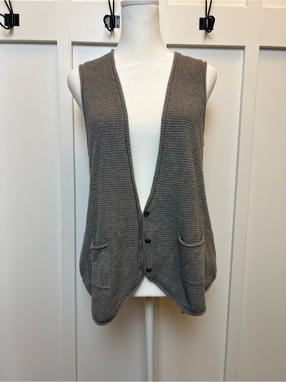 J Jill Large Lightweight Knit Sweater Vest Gray Buttons Layering Preppy Academia
